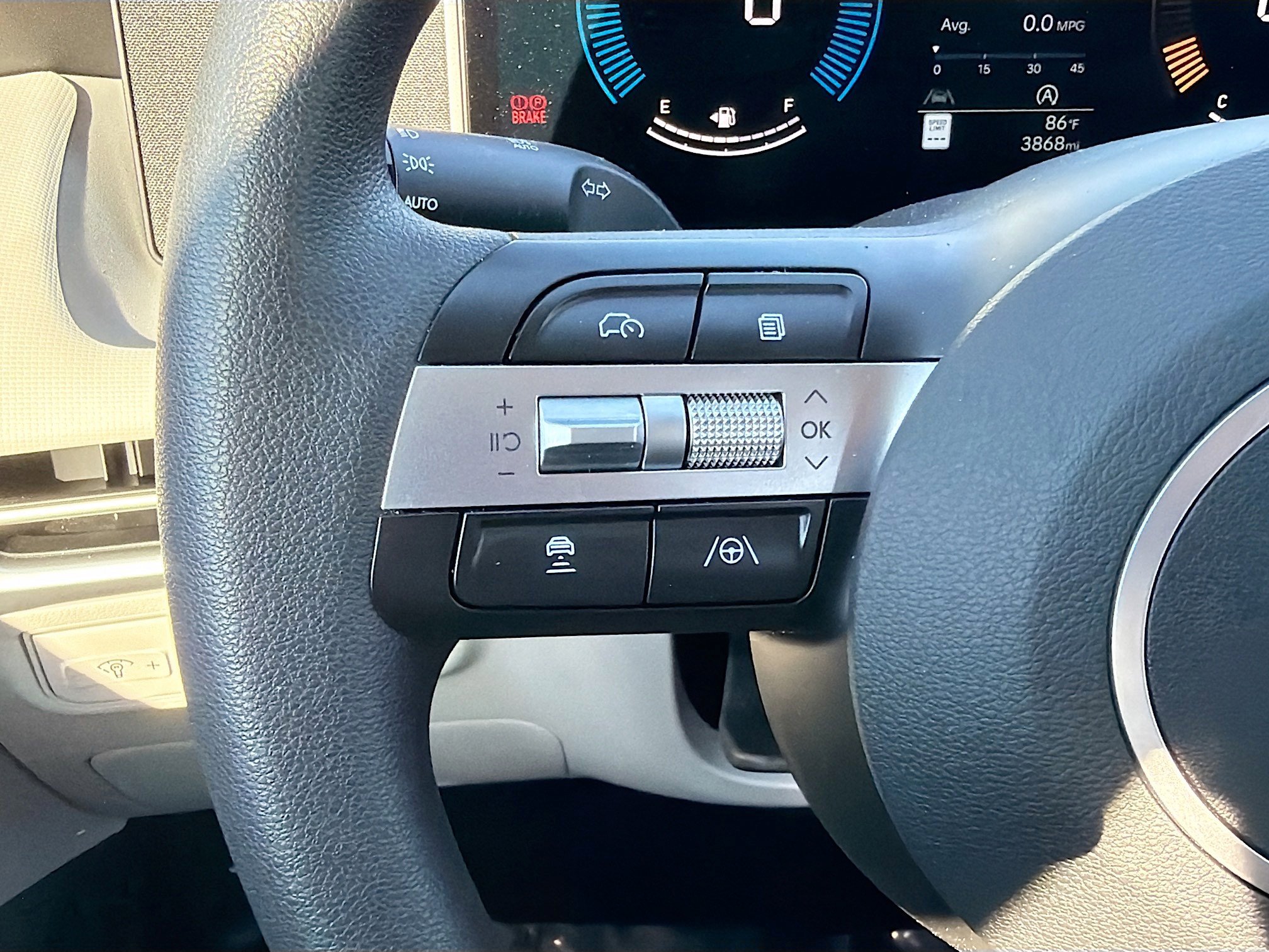 Used 2025 Hyundai Tucson SE image 32