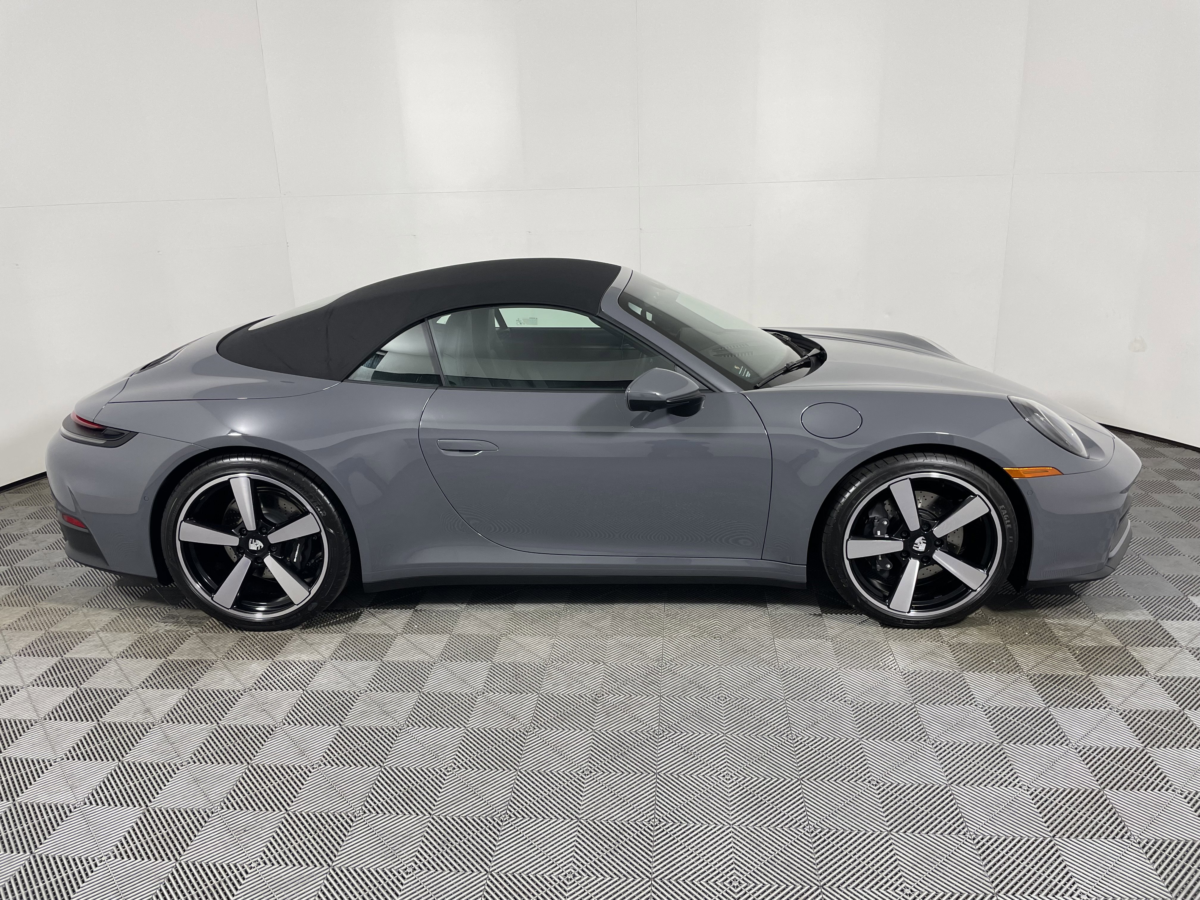 Used 2025 Porsche 911 Carrera image 27
