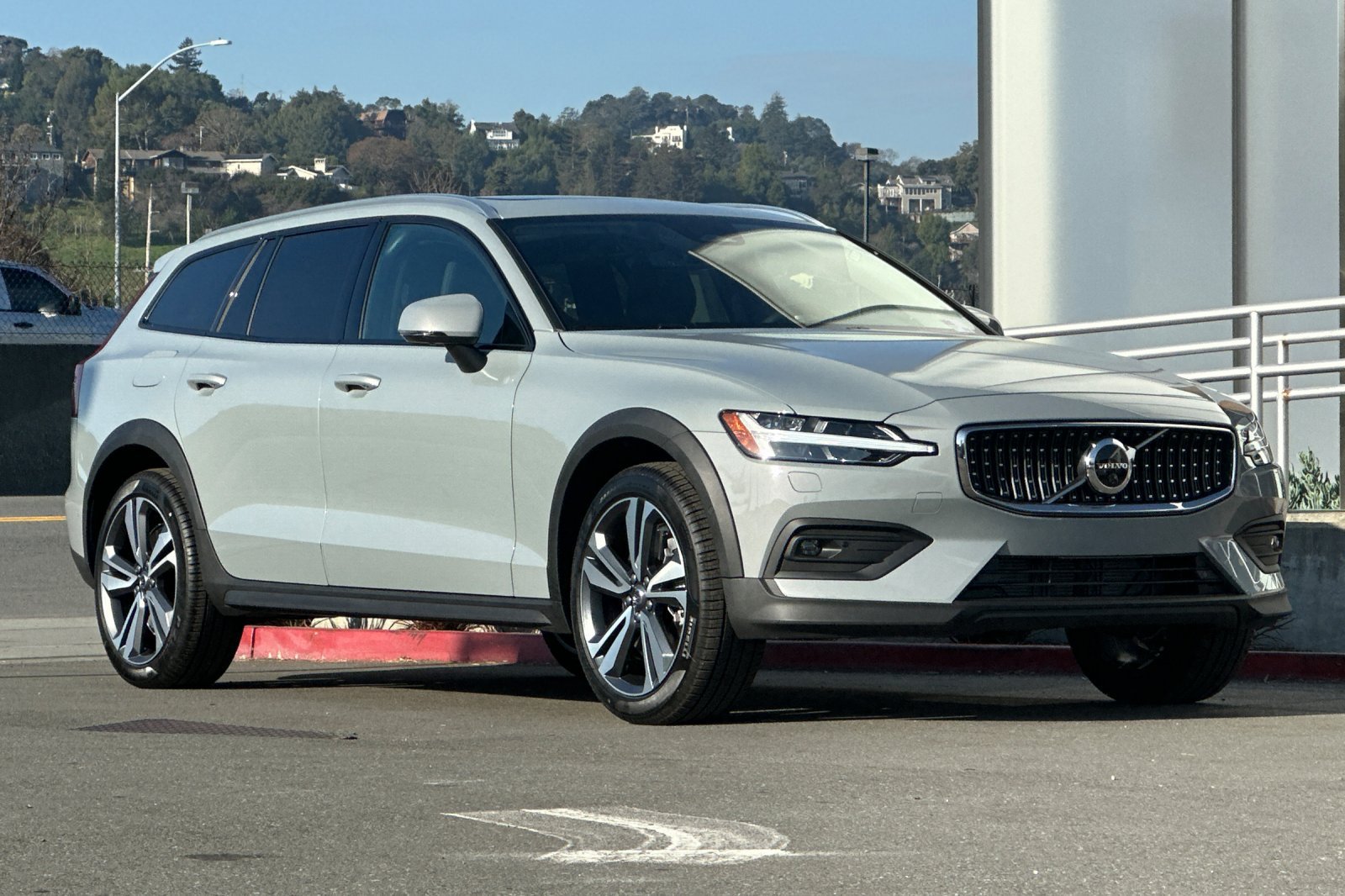 New 2026 Volvo V60 B5 Cross Country Plus w/ Climate Package AWD/4WD image 9