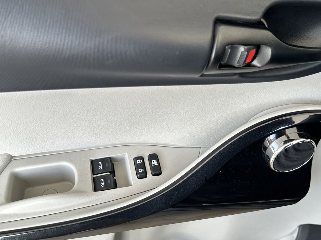 Used 2012 Scion iQ w/ Rear Speaker Pkg image 11