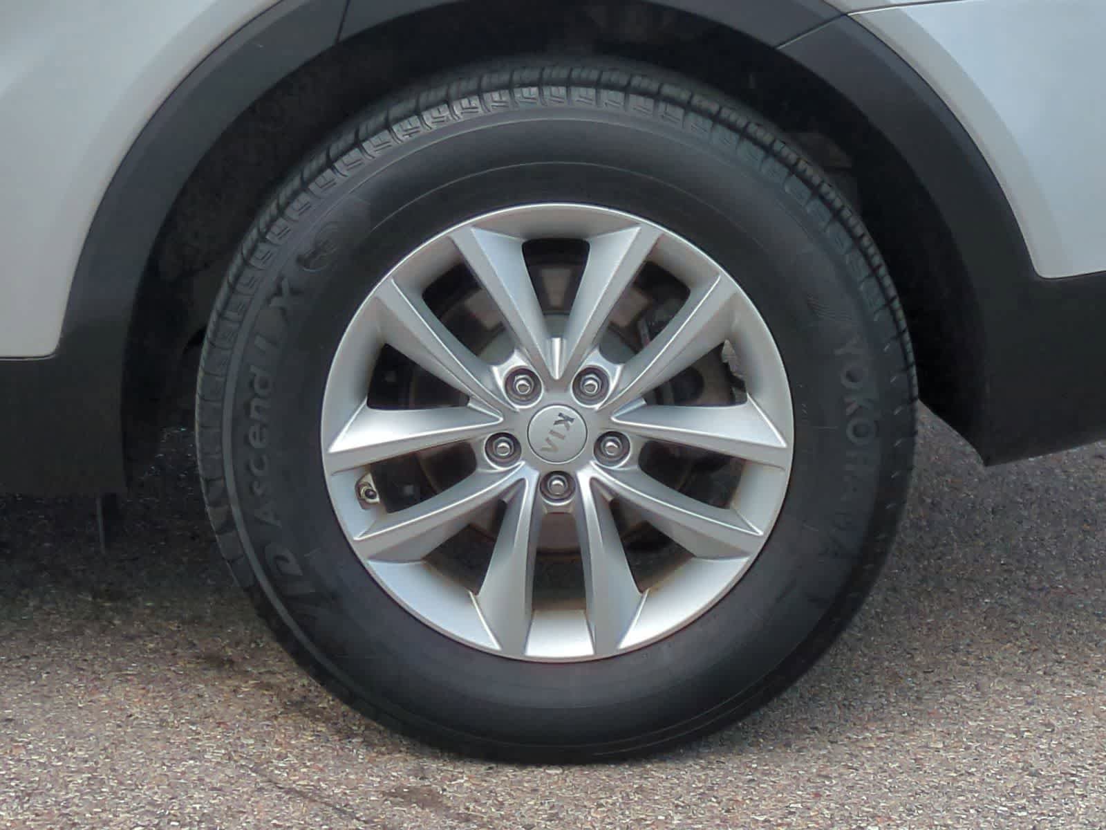 Used 2017 Kia Sorento FWD image 14
