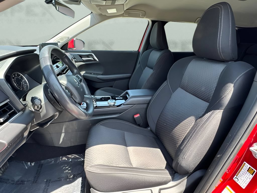 Used 2025 Mitsubishi Outlander ES FWD image 9