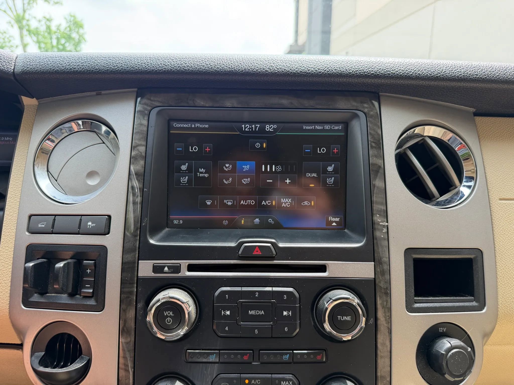 Used 2015 Ford Expedition Limited w/ Equipment Group 301A RWD image 30