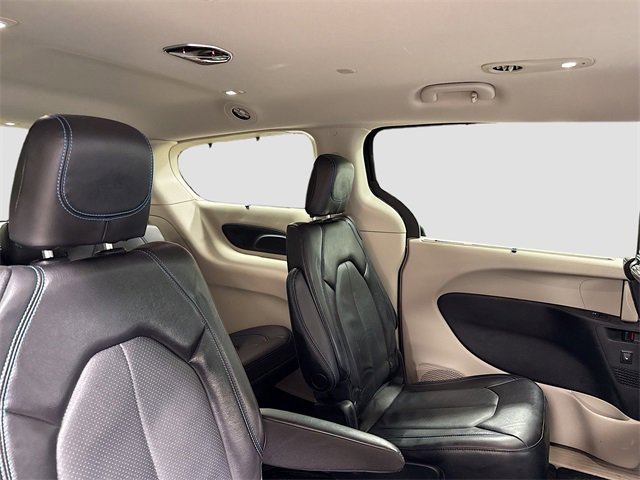 Used 2021 Chrysler Pacifica Touring-L w/ Uconnect Theater Family Group image 30