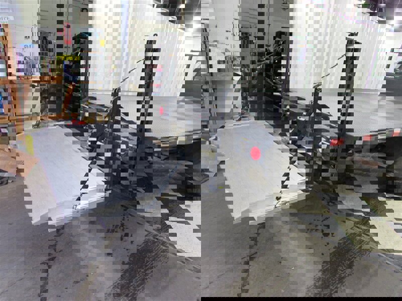 Used 2016 Ford F550 2WD Regular Cab Super Duty image 16