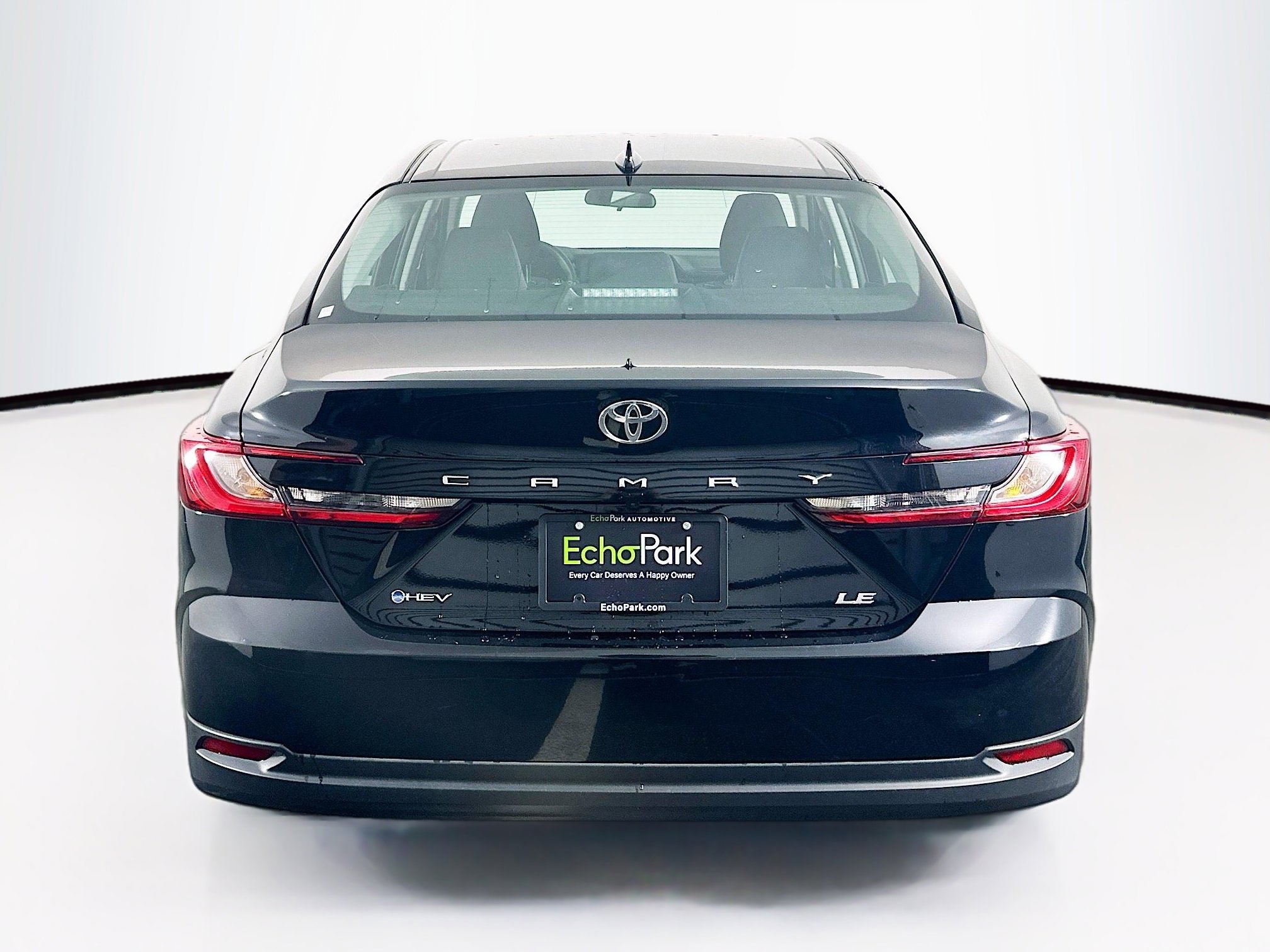 Used 2025 Toyota Camry LE image 7