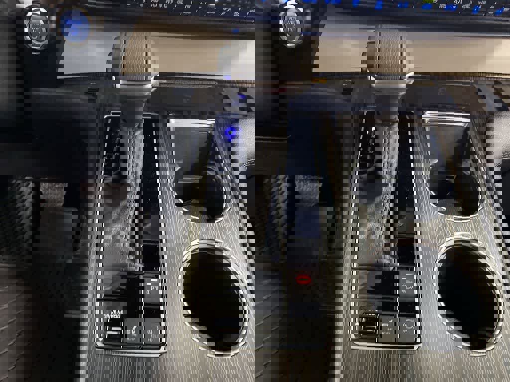 Used 2024 Toyota Sienna Platinum image 26