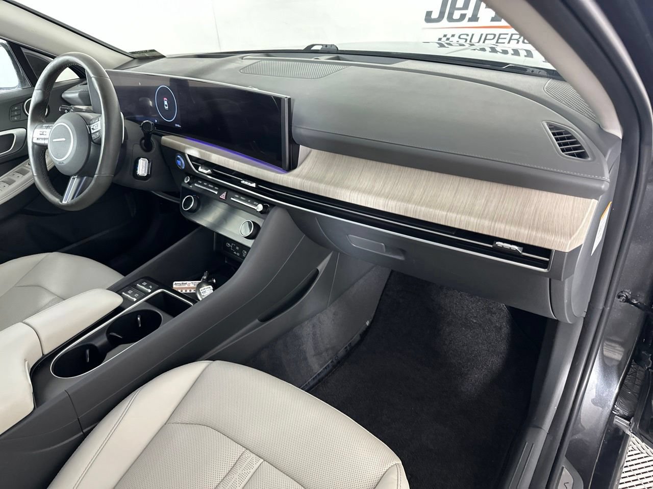 Used 2025 Hyundai Sonata Limited FWD image 38