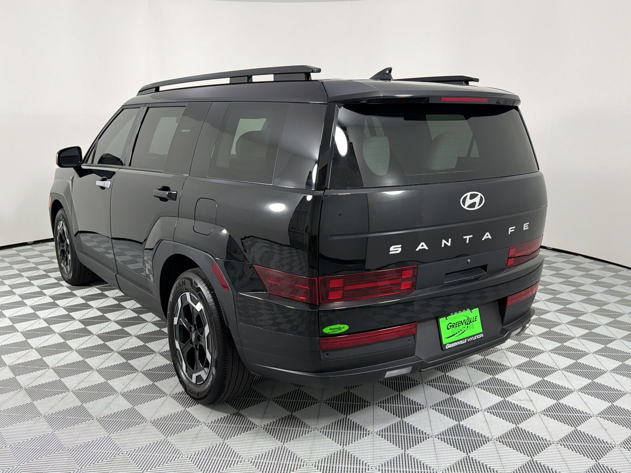Used 2025 Hyundai Santa Fe SEL FWD image 3