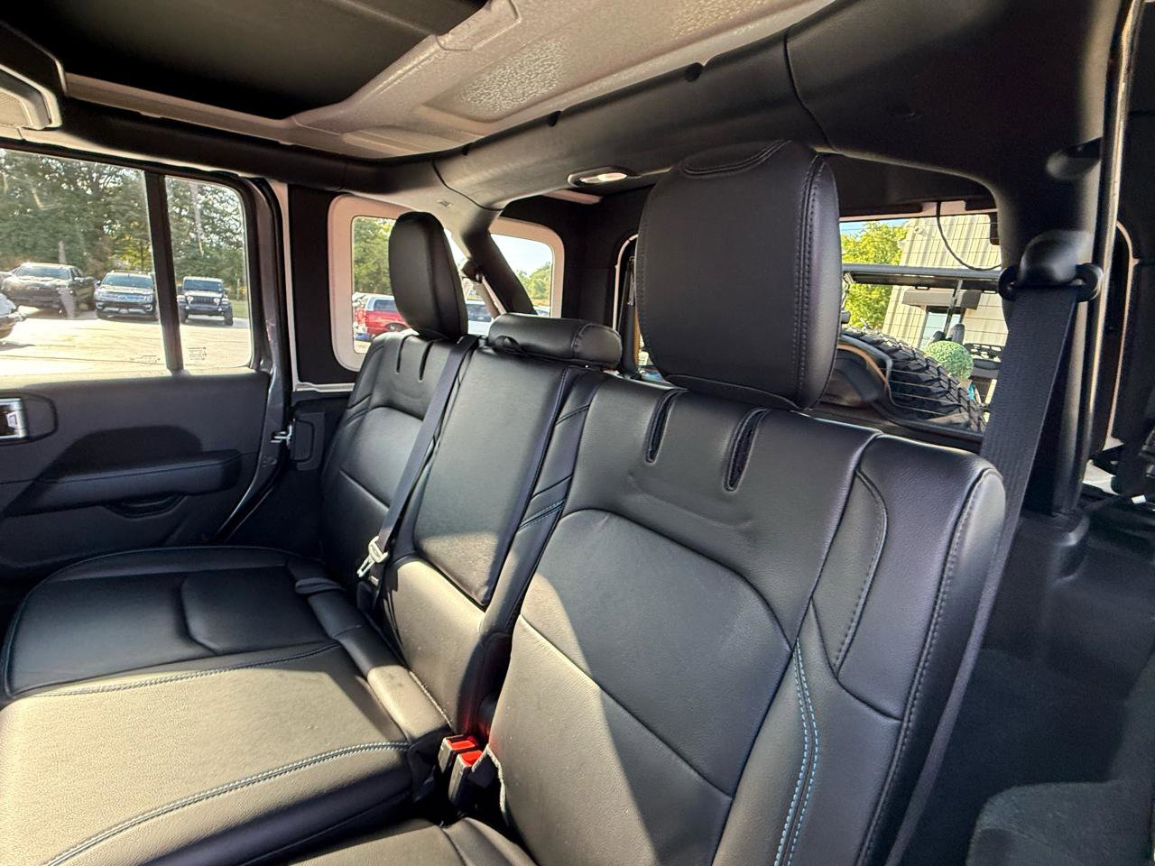 Used 2022 Jeep Wrangler Unlimited Rubicon 4xe w/ Dual Top Group image 33