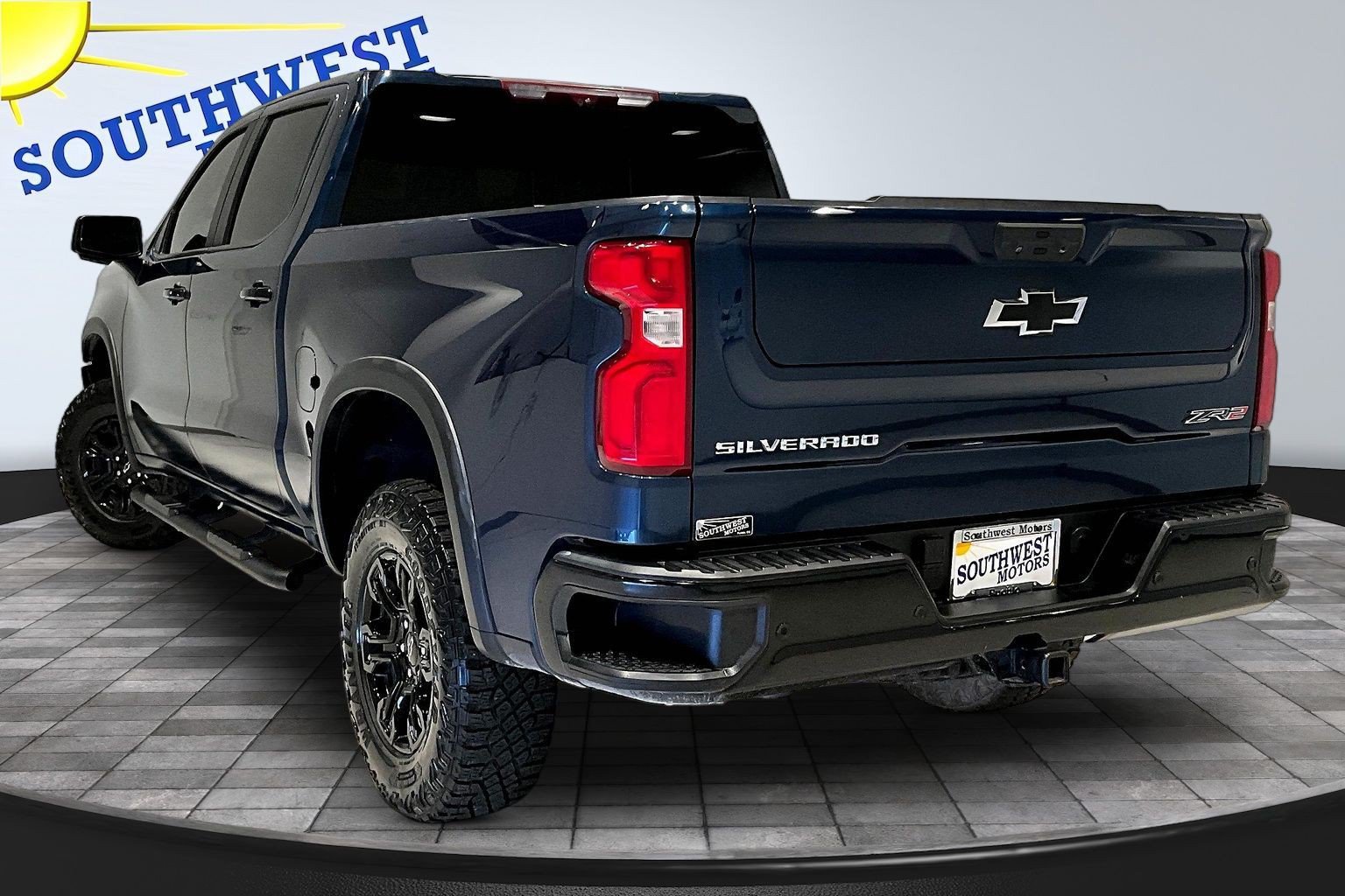 Used 2023 Chevrolet Silverado 1500 ZR2 w/ Technology Package AWD/4WD image 4