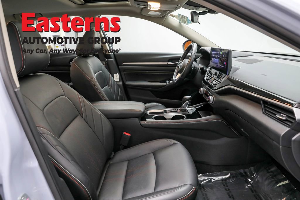 Used 2023 Nissan Altima 2.5 SR w/ SR Premium Package image 23
