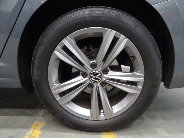 Used 2024 Volkswagen Jetta SE image 34