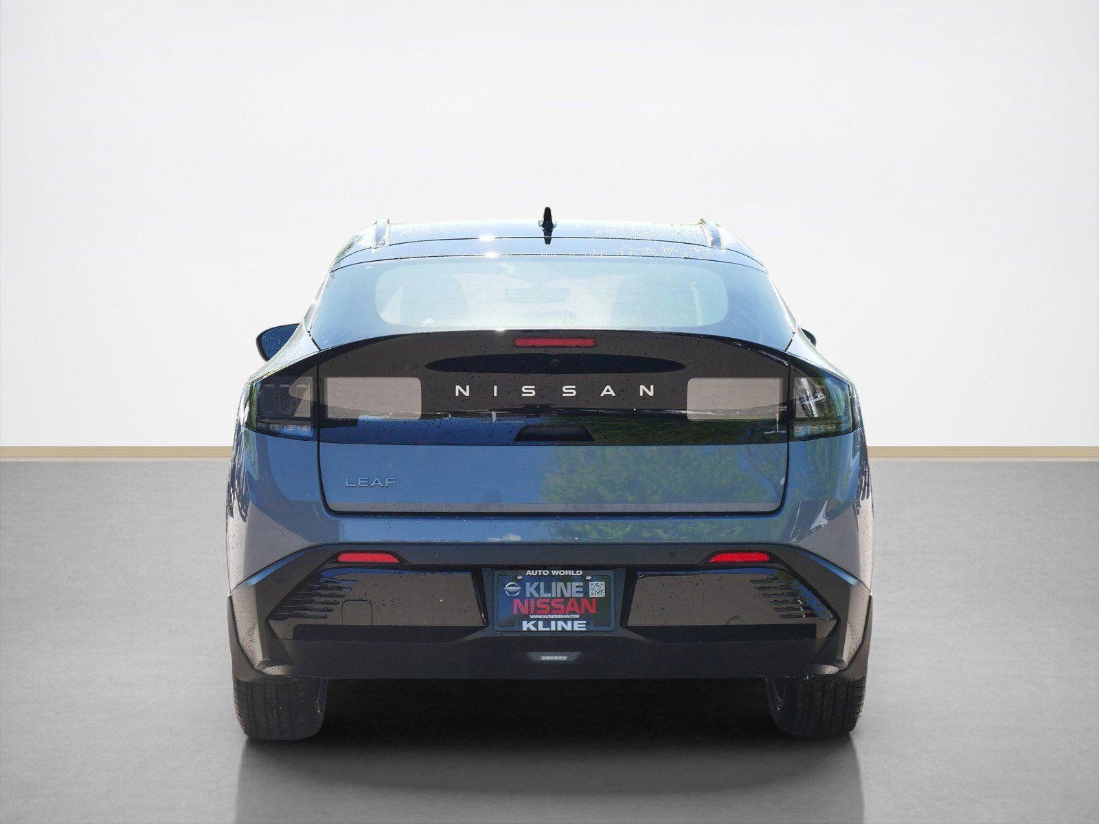 New 2026 Nissan Leaf Platinum+ w/ Cargo Package (Platinum+) FWD image 3