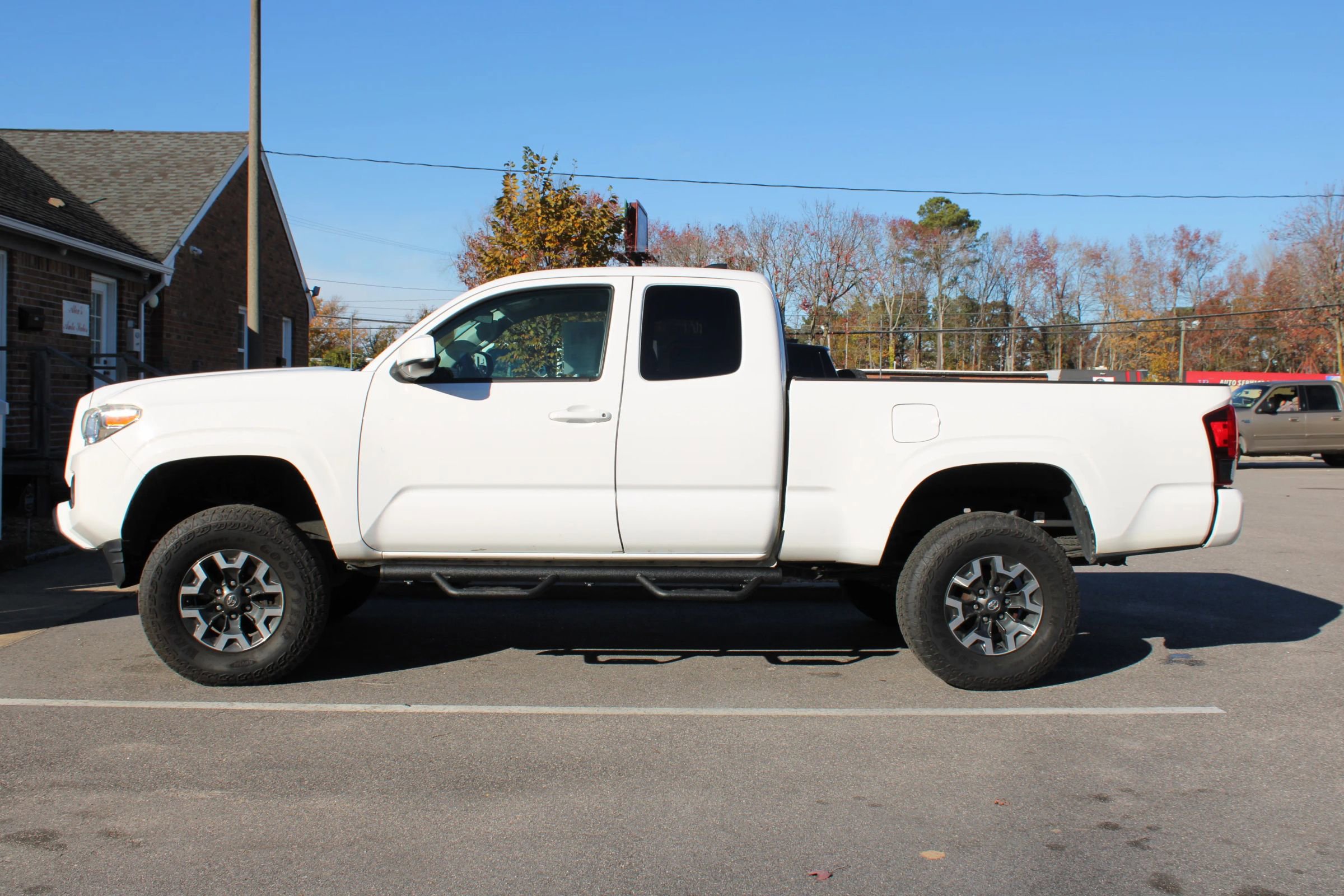 Used 2019 Toyota Tacoma SR w/ SR Convenience Package image 3