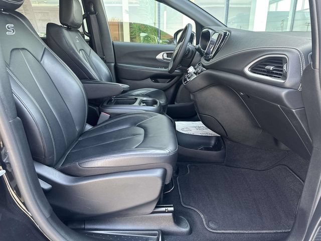 Used 2022 Chrysler Pacifica Touring-L w/ S Appearance Package FWD image 50