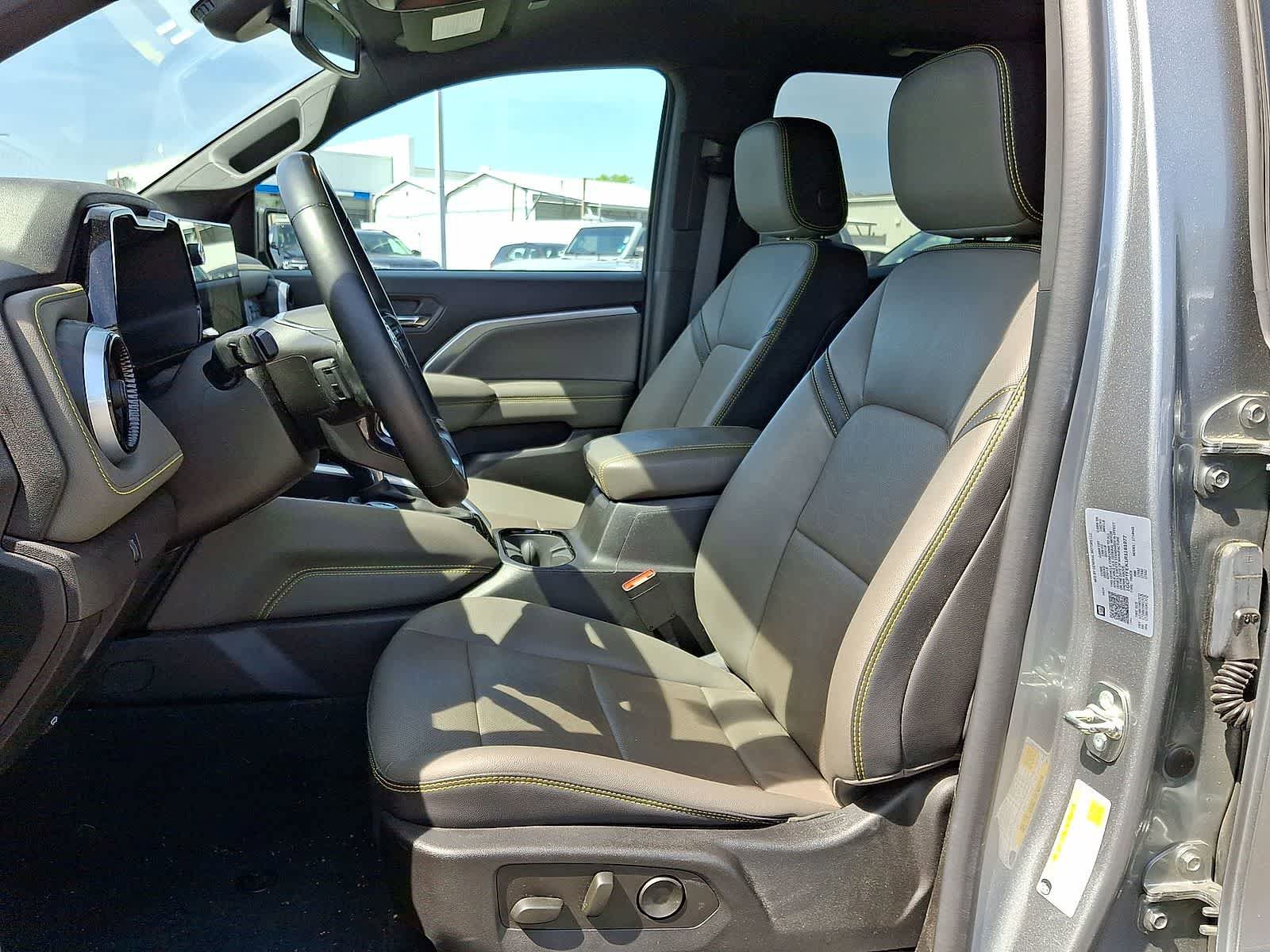 Used 2024 Chevrolet Colorado ZR2 w/ ZR2 Convenience Package III image 25