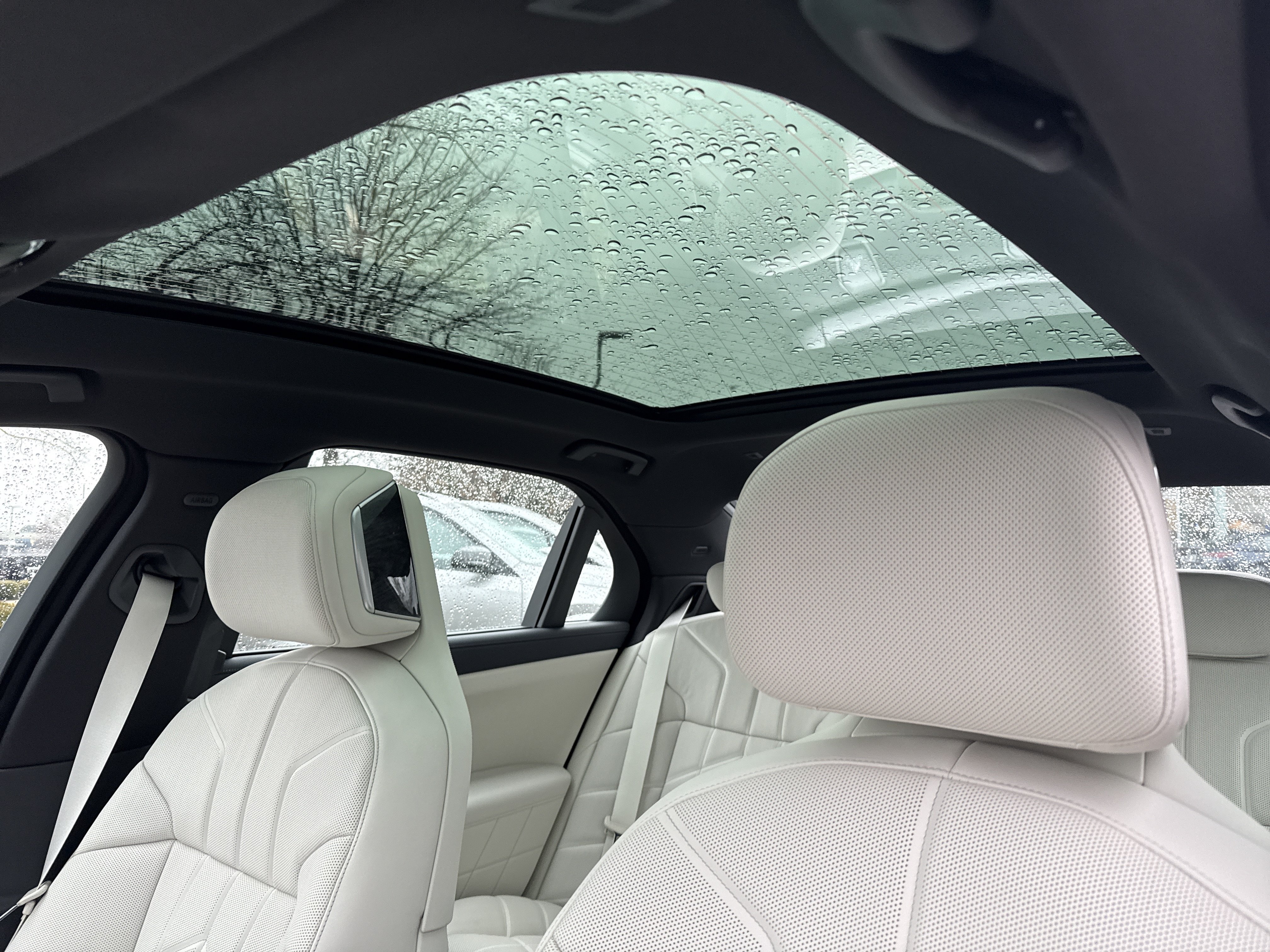 New 2026 BMW 750e xDrive AWD/4WD image 9
