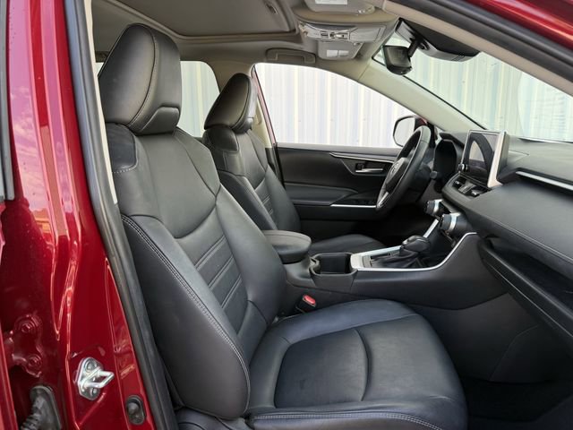 Used 2023 Toyota RAV4 XLE Premium image 30