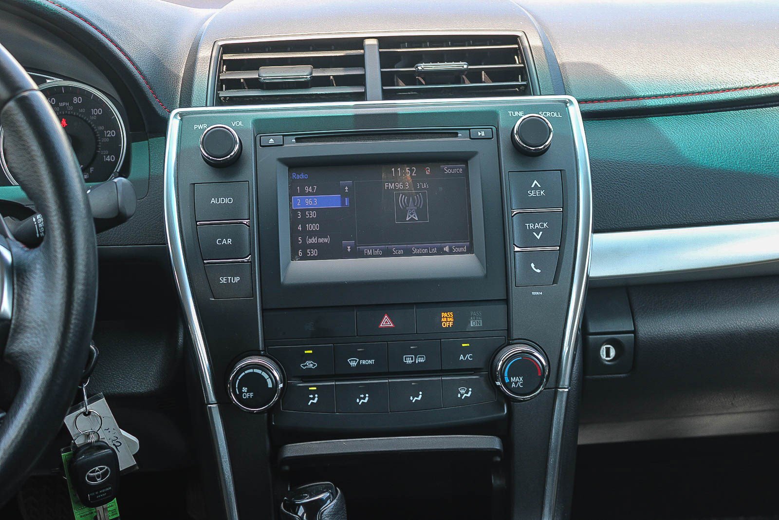 Used 2017 Toyota Camry SE FWD image 14