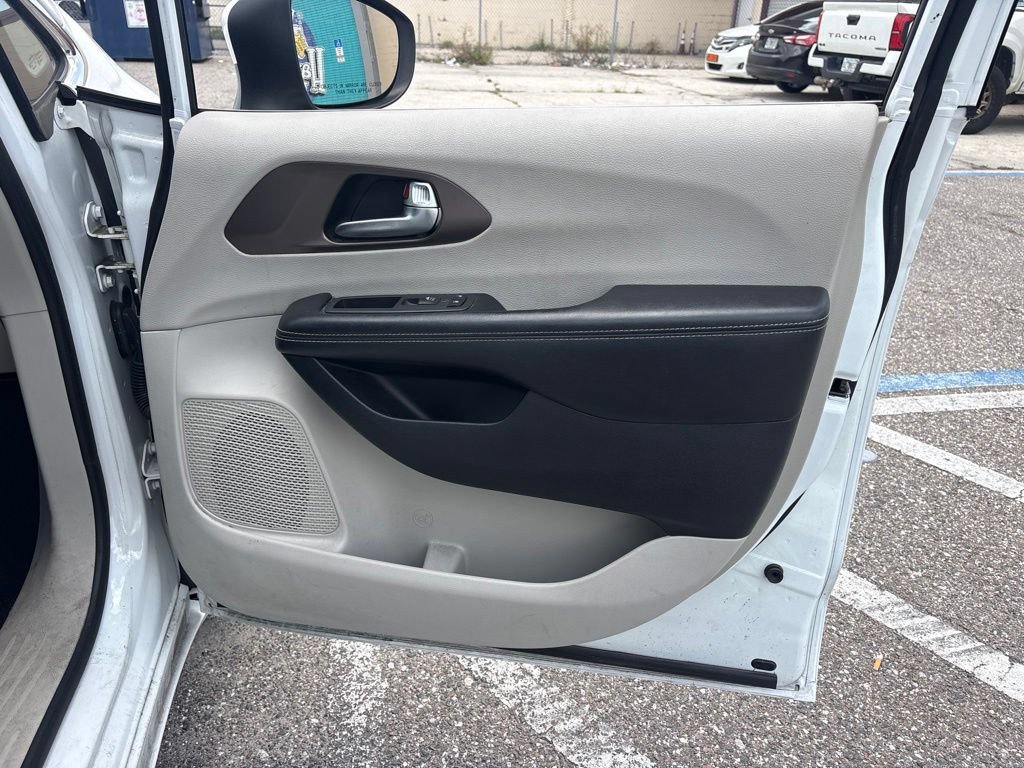 Used 2020 Chrysler Voyager Lxi FWD image 7