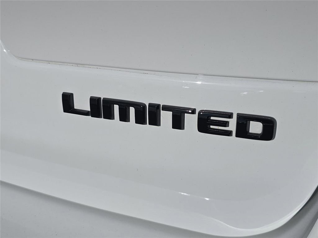 Used 2024 Jeep Grand Cherokee L Limited w/ Black Appearance Package image 6