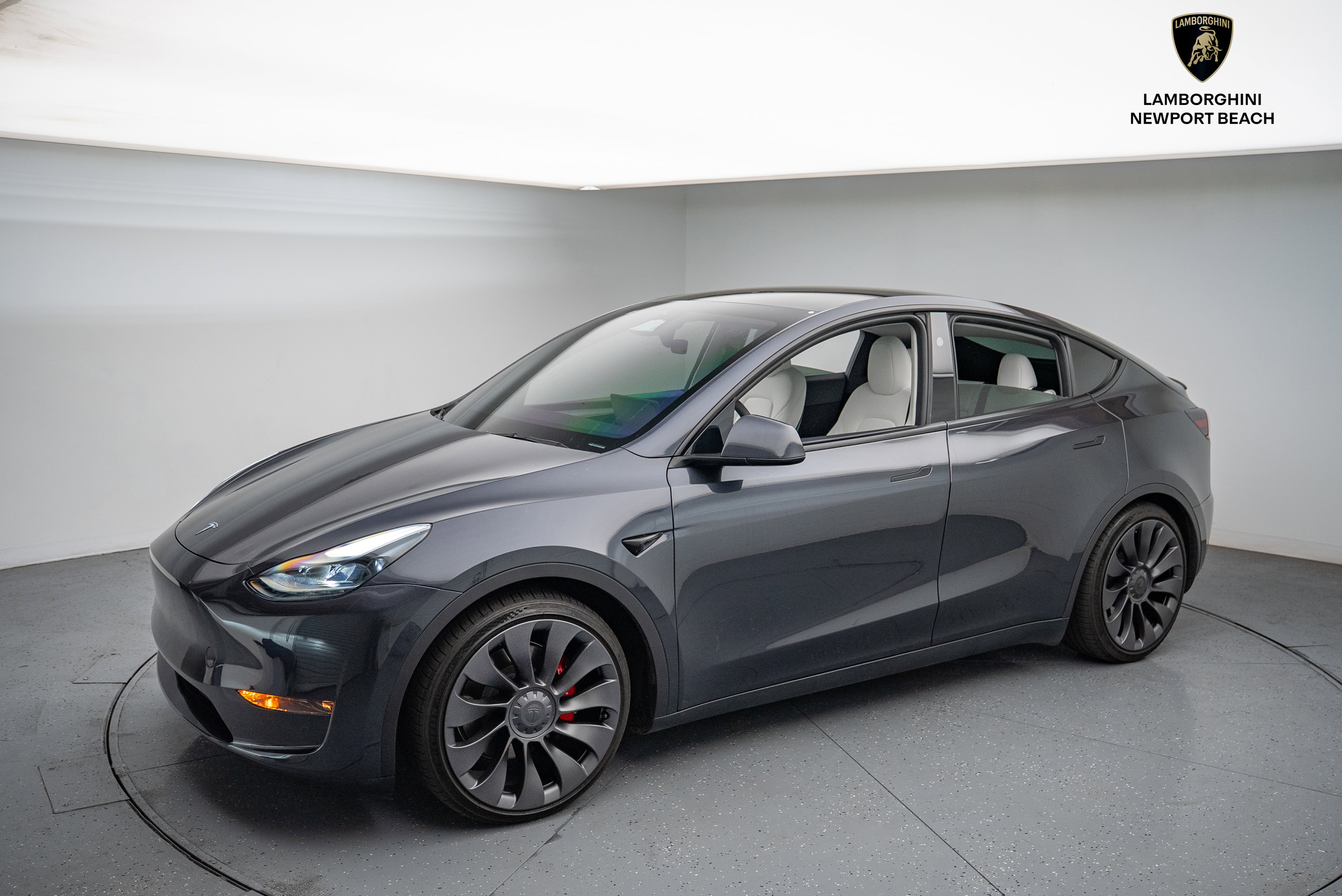 Used 2024 Tesla Model Y Performance image 9