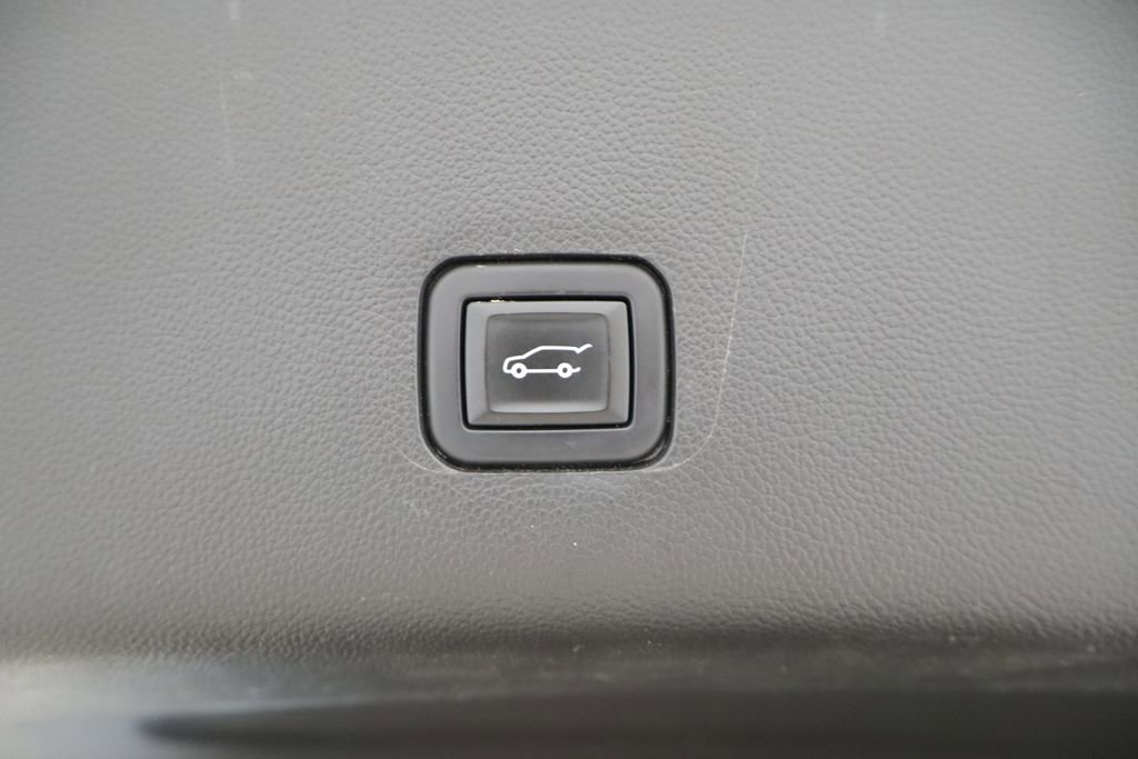 Used 2021 Chevrolet Traverse Premier w/ Redline Edition AWD/4WD image 21