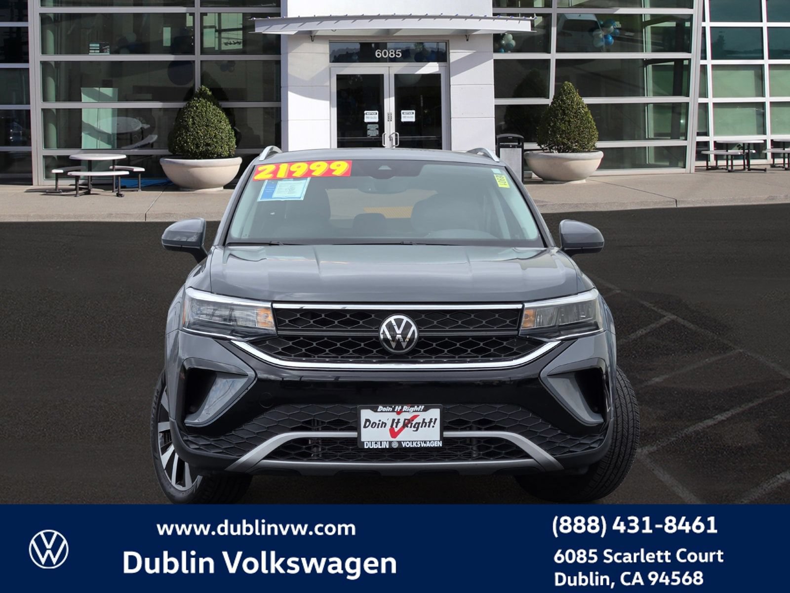 Certified 2023 Volkswagen Taos SE FWD image 2