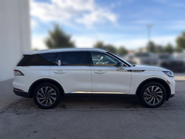 New 2027 Lincoln Aviator AWD image 4