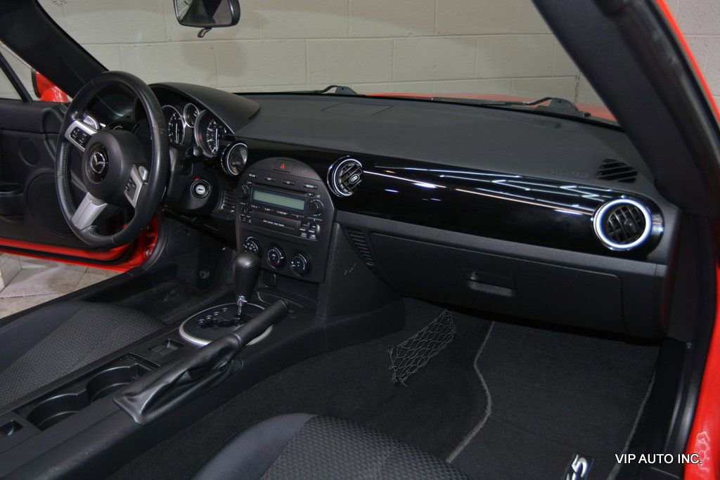 Used 2007 MAZDA MX-5 Miata Sport w/ Appearance Pkg image 16