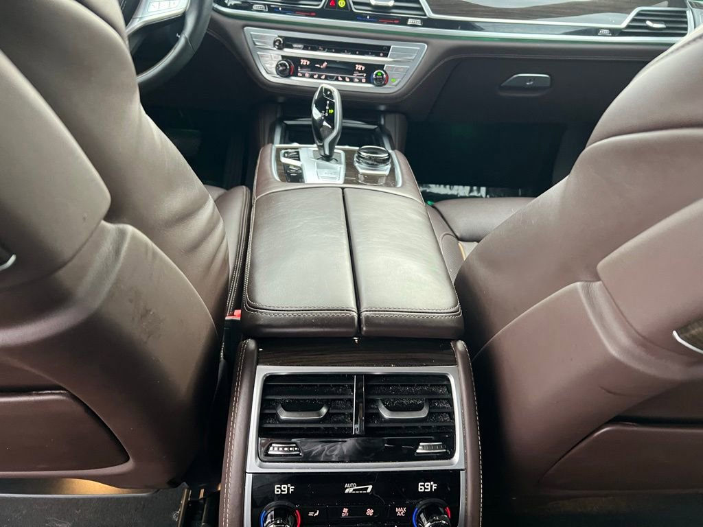 Used 2021 BMW 750i xDrive w/ Executive Package AWD/4WD image 23