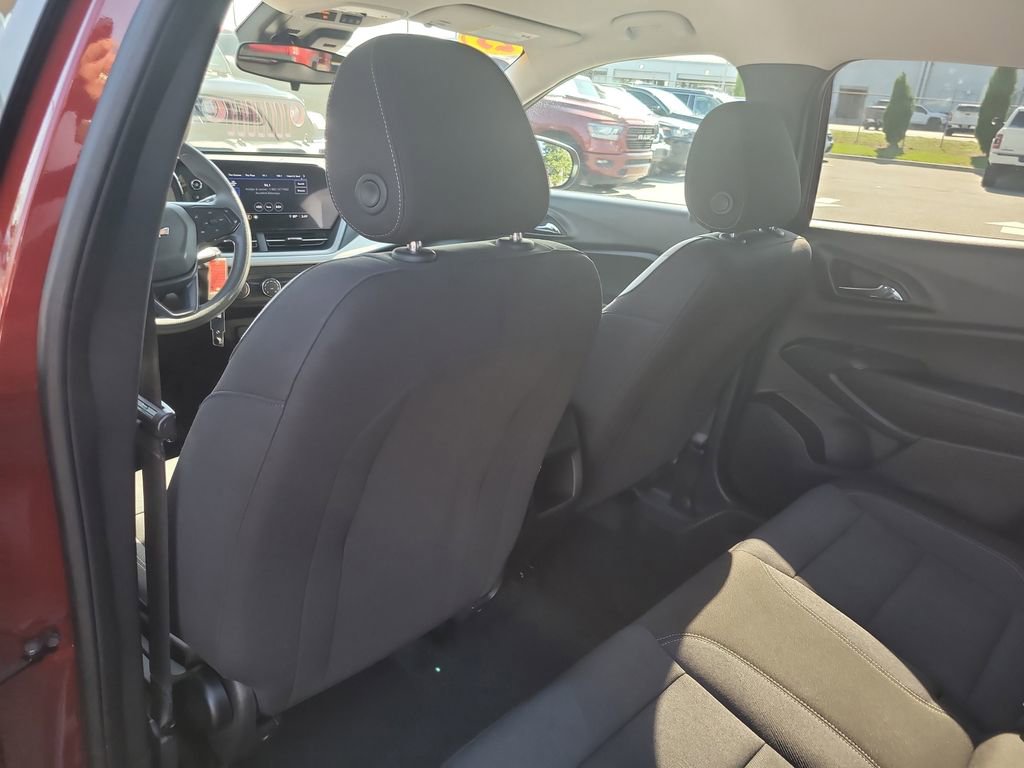 Used 2025 Chevrolet Trax LS image 9