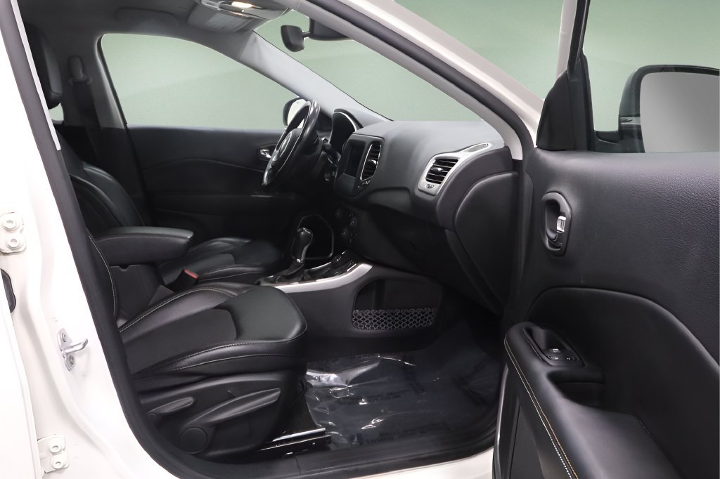 Certified 2020 Jeep Compass Latitude w/ Cold Weather Group AWD/4WD image 14