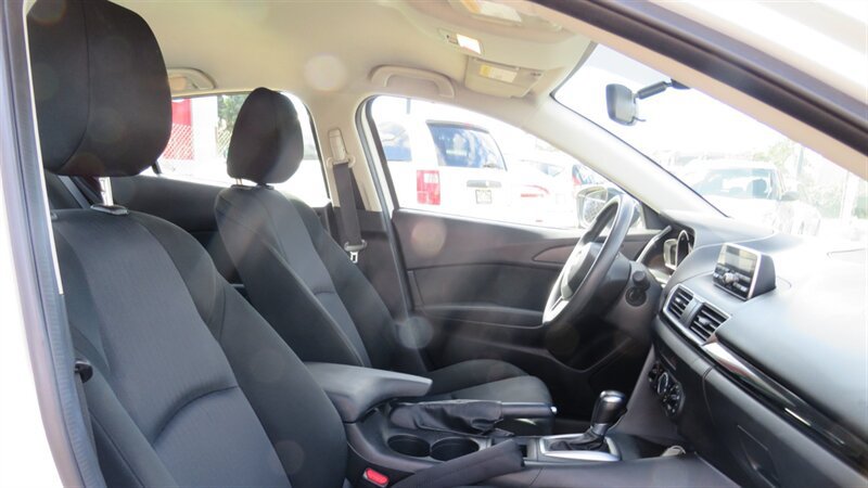 Used 2014 MAZDA MAZDA3 i SV FWD image 14