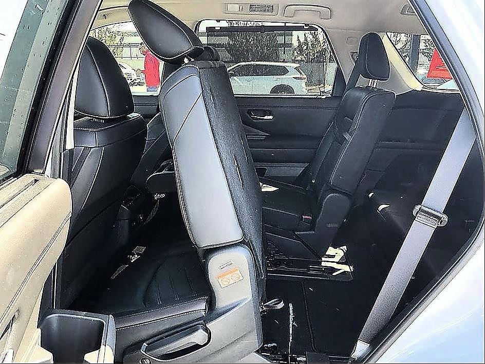 Certified 2025 Nissan Pathfinder Platinum AWD/4WD image 22