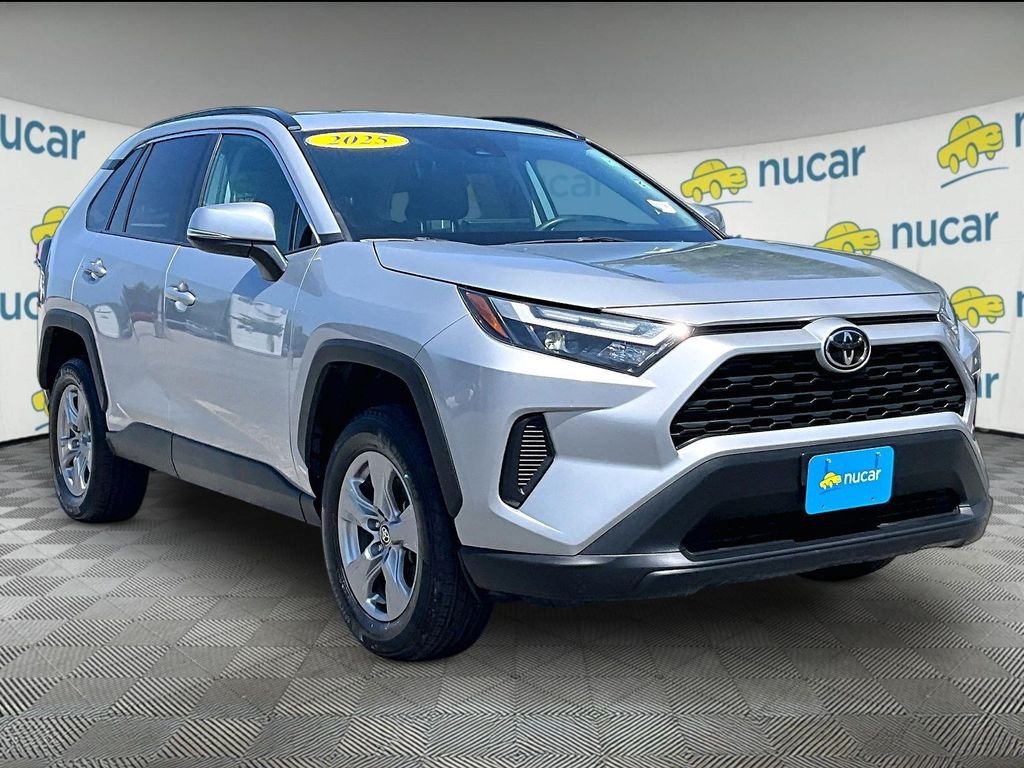 Used 2025 Toyota RAV4 XLE AWD/4WD image 1