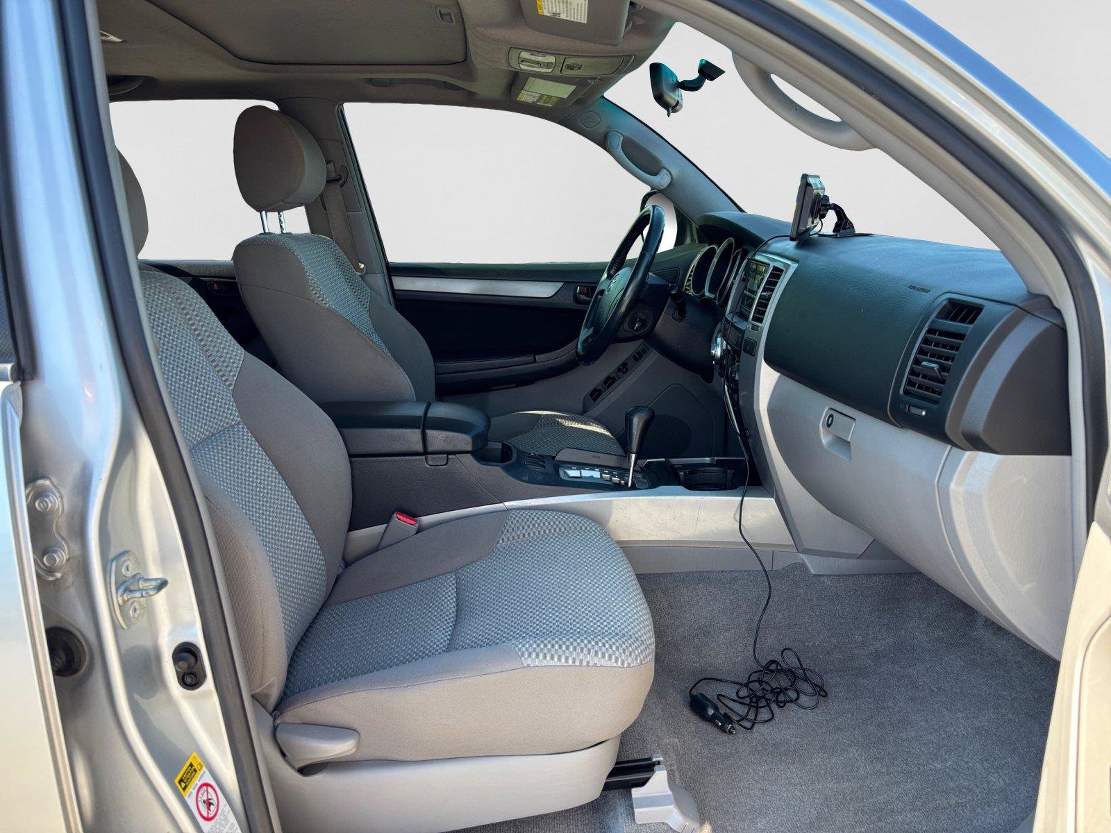 Used 2008 Toyota 4Runner SR5 AWD/4WD image 15
