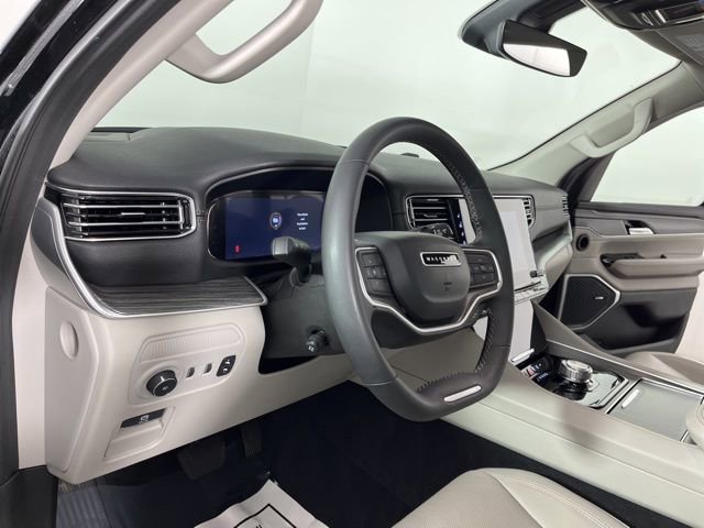 Used 2024 Jeep Wagoneer L Series II w/ Flexible Seating Group image 20