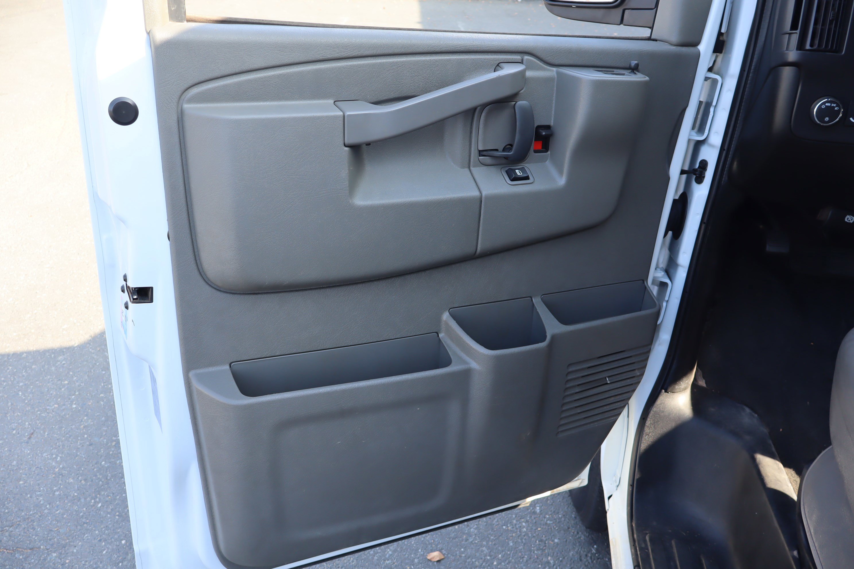 Used 2024 Chevrolet Express 3500 LS image 13