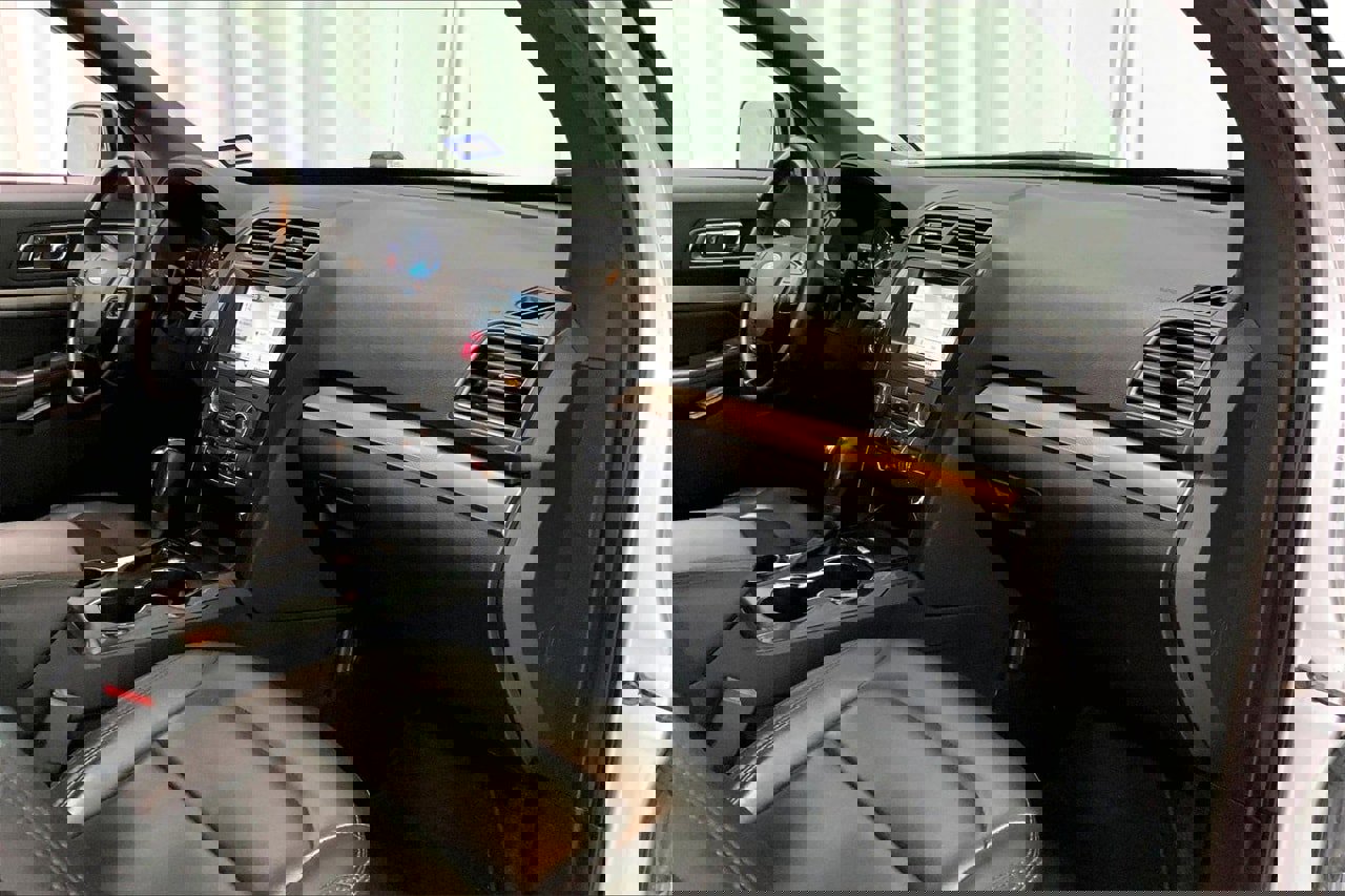 Used 2019 Ford Explorer XLT w/ Equipment Group 202A image 28