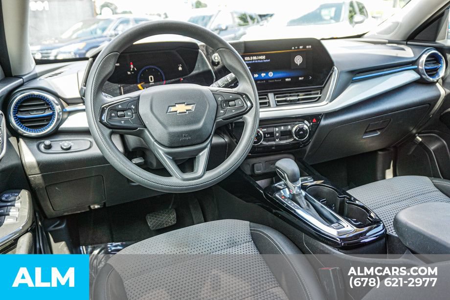 Used 2025 Chevrolet Trax LT FWD image 26