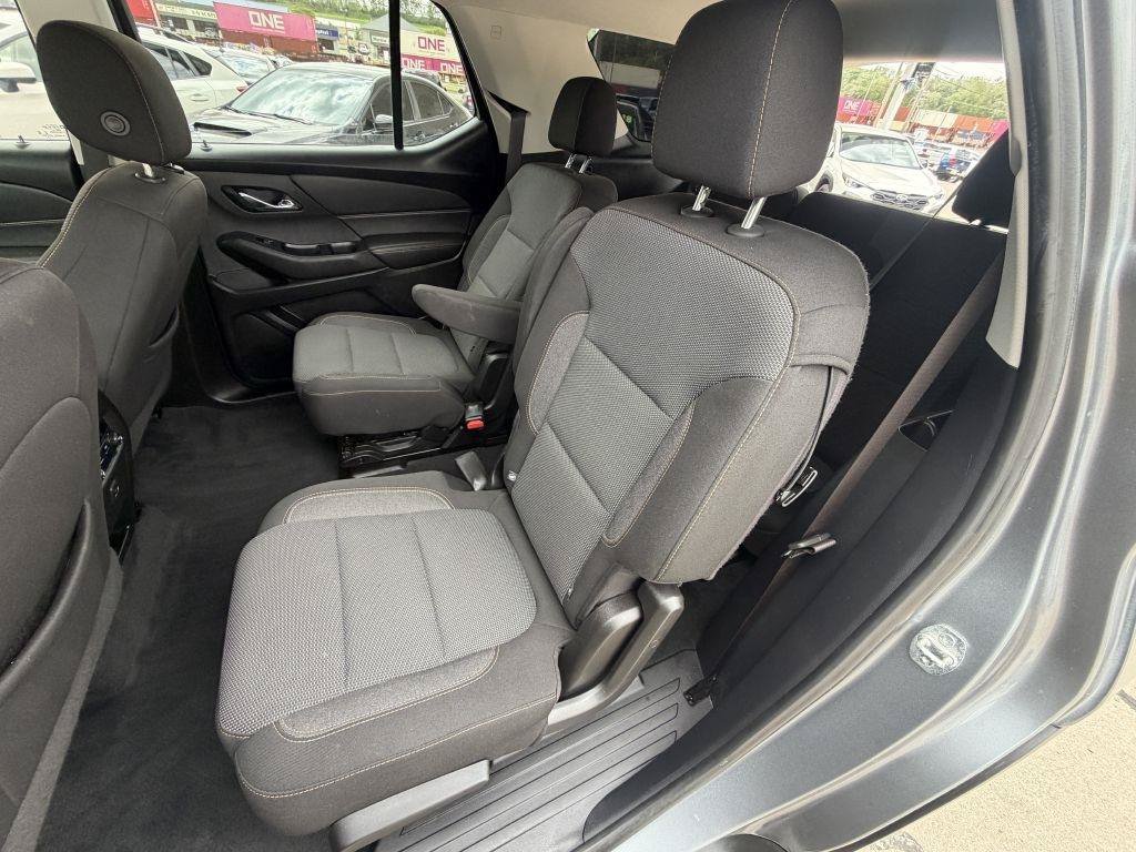 Used 2020 Chevrolet Traverse LT w/ Driver Confidence II Package AWD/4WD image 11