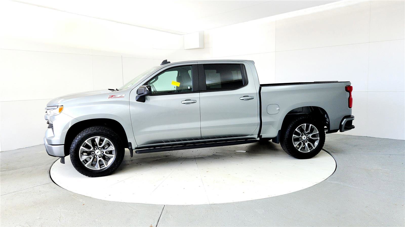 Used 2024 Chevrolet Silverado 1500 RST w/ Convenience Package II image 3