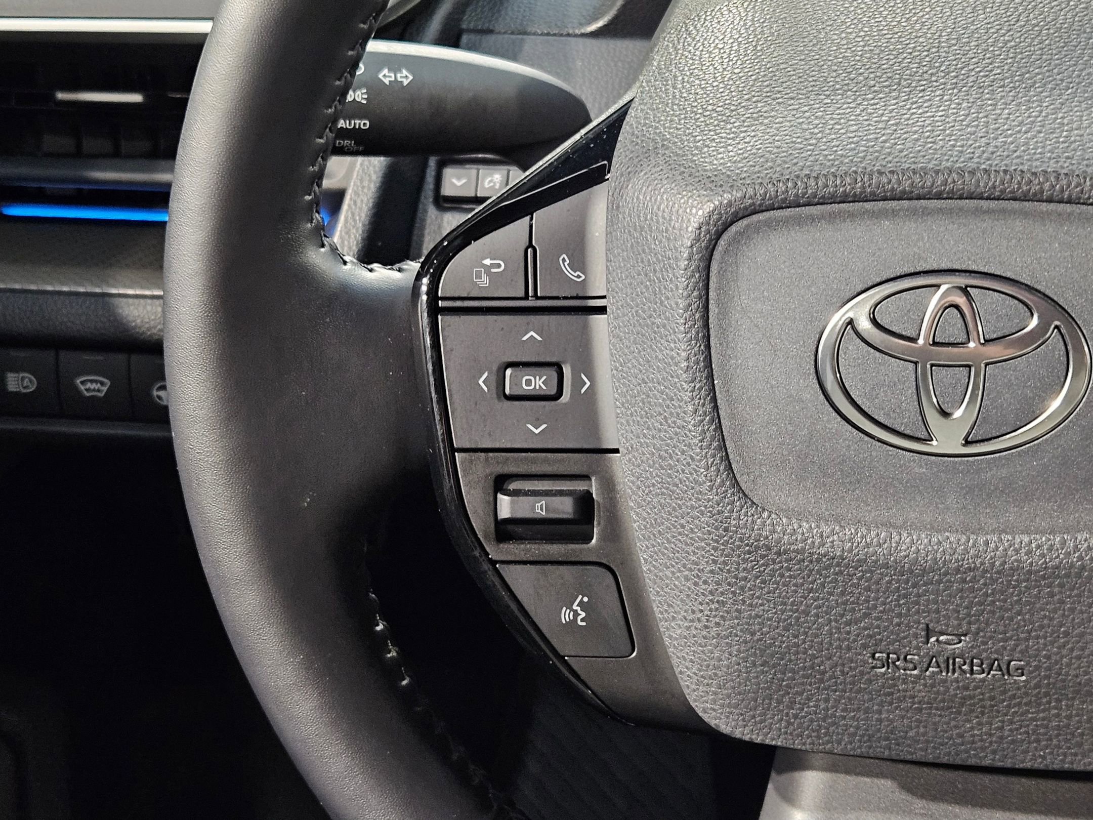 Used 2024 Toyota Prius Limited w/ Limited Premium Package image 28