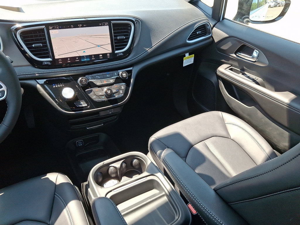 New 2027 Chrysler Pacifica Select AWD/4WD image 11