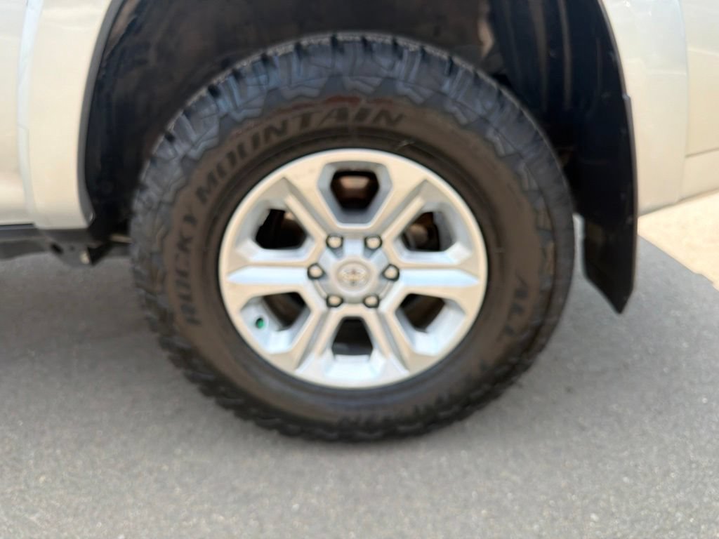 Used 2022 Toyota 4Runner SR5 AWD/4WD image 34