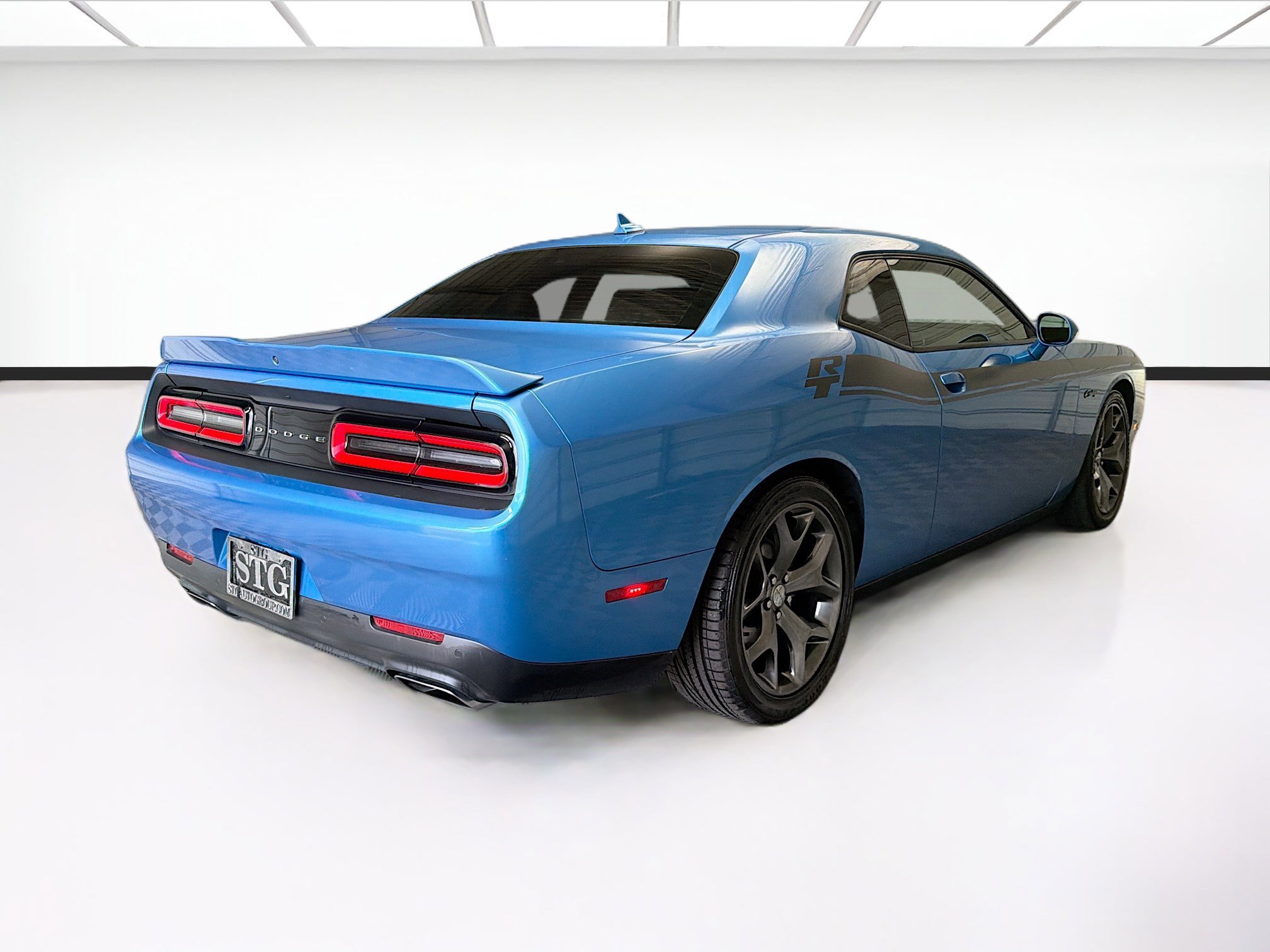 Used 2015 Dodge Challenger R/T Plus RWD image 4