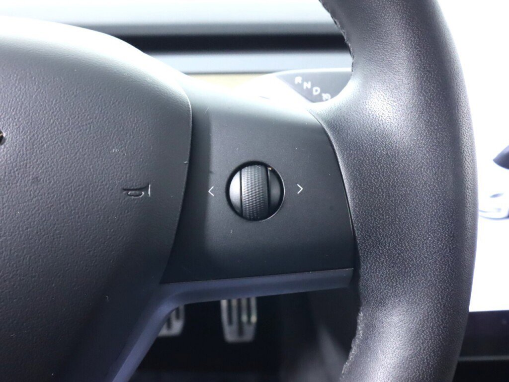 Used 2020 Tesla Model 3 Standard Range Plus image 12