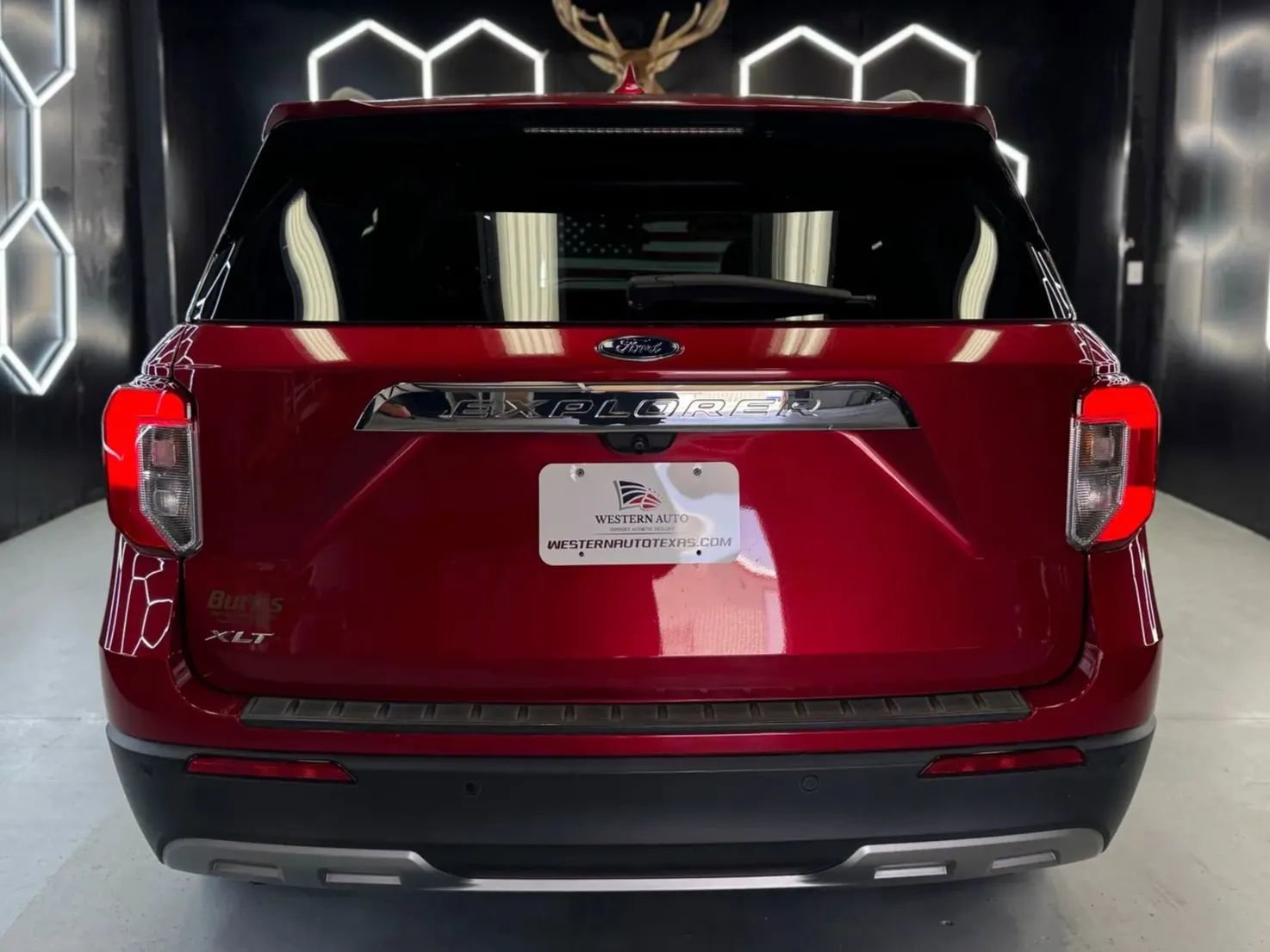 Used 2020 Ford Explorer XLT w/ Equipment Group 202A image 6